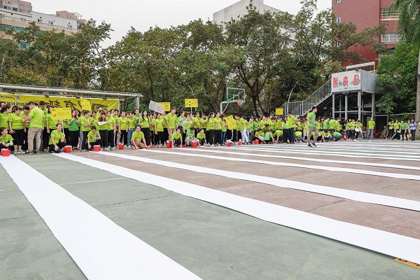 运动会高潮的700人震撼巨画