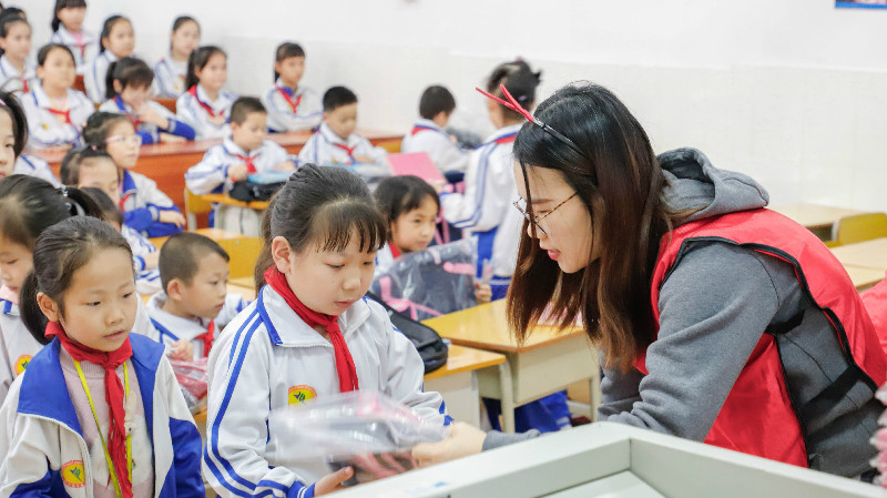 发放礼品