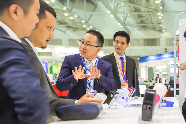 展会现场客户咨询标签打印机 展会现场客户咨询标签打印机