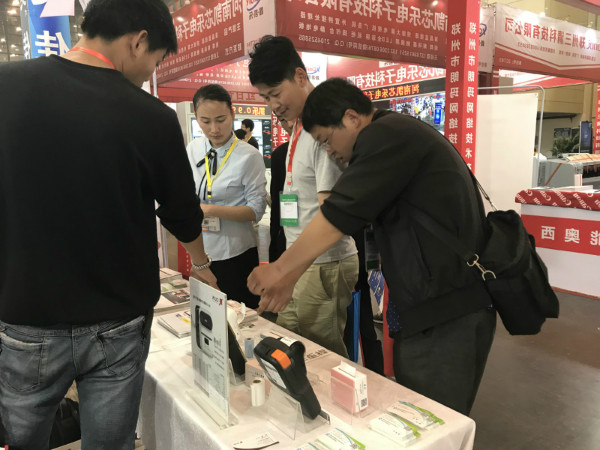 趣印科技展位的客户 趣印科技展位的客户